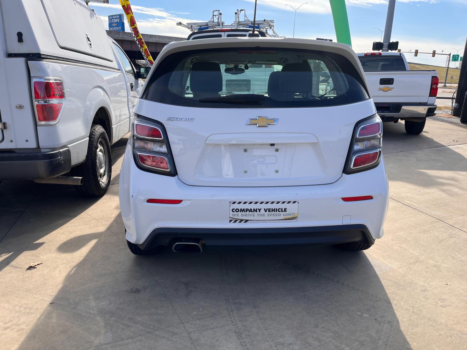 2017 WHITE CHEVROLET SONIC RS FL Auto Hatchback (1G1JG6SH9H4) with an 1.8L L4 DOHC 24V engine, 6A transmission, located at 8101 E. Skelly Dr., Tulsa, OK, 74129, (918) 592-3593, 36.121891, -95.888802 - Photo #2